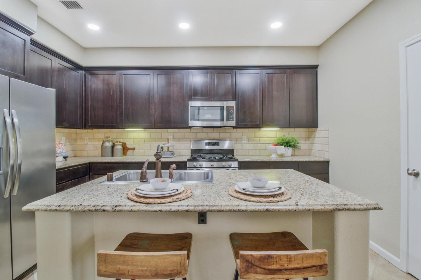 Detail Gallery Image 5 of 31 For 3927 Streamline St, Sacramento,  CA 95834 - 3 Beds | 2/1 Baths