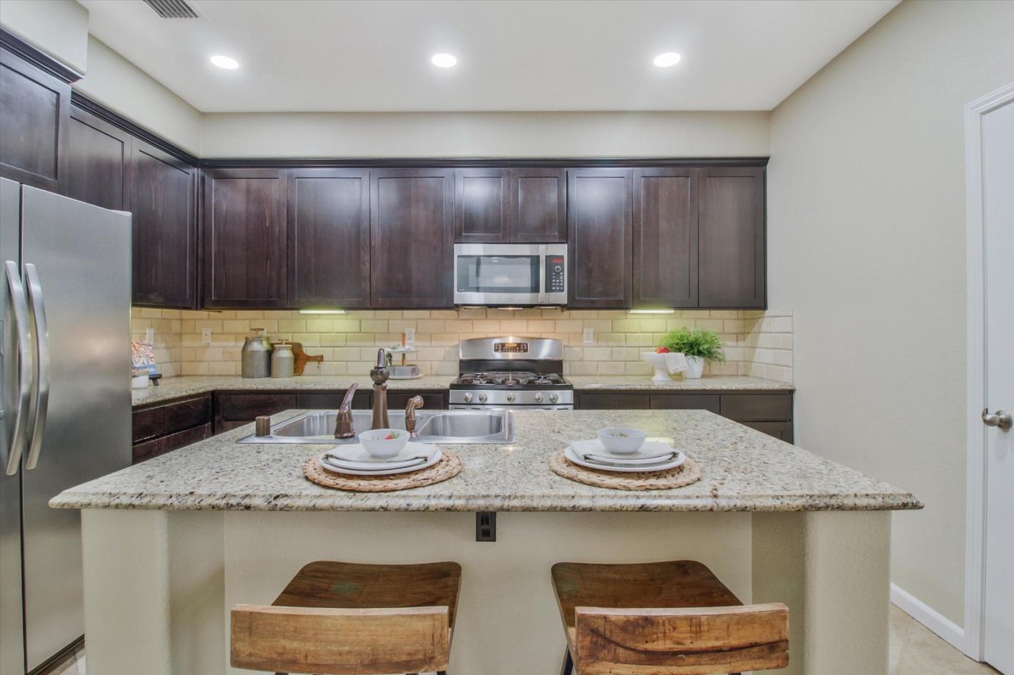 Detail Gallery Image 6 of 31 For 3927 Streamline St, Sacramento,  CA 95834 - 3 Beds | 2/1 Baths