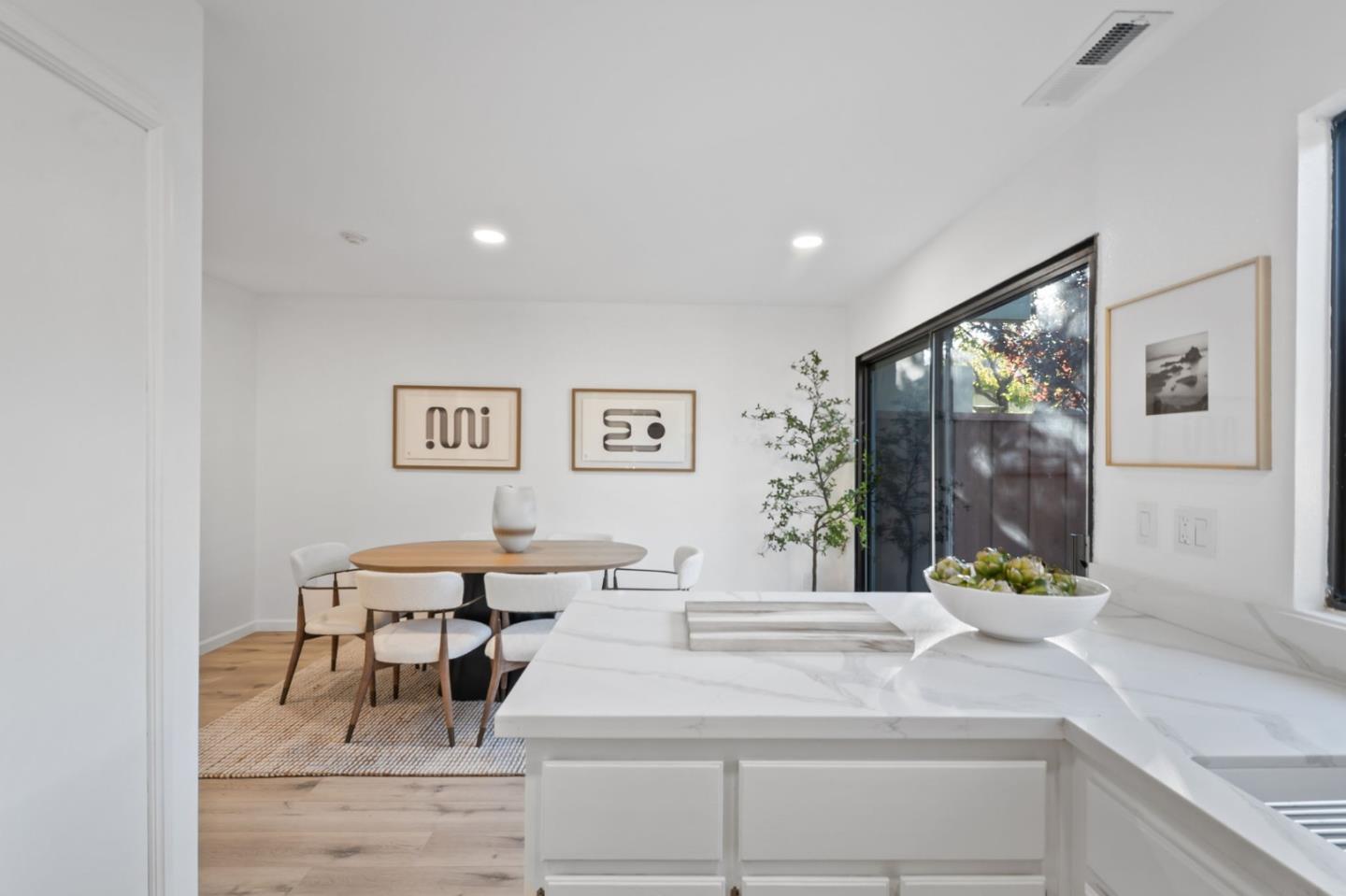 Detail Gallery Image 12 of 31 For 6163 Joaquin Murieta Ave #F,  Newark,  CA 94560 - 3 Beds | 2/1 Baths