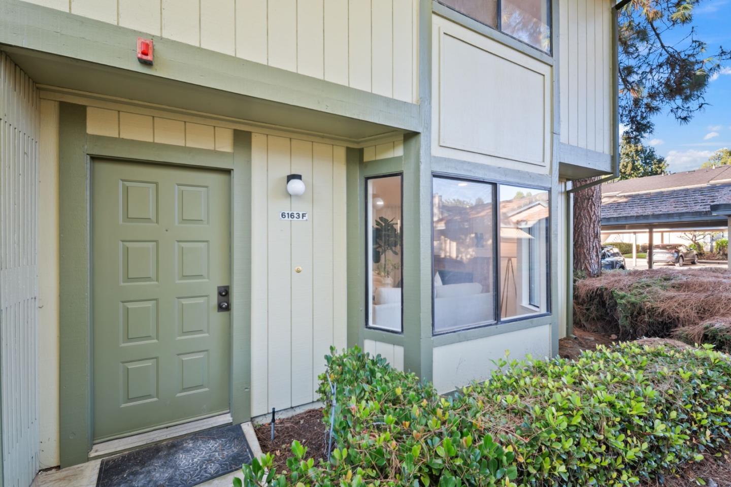 Detail Gallery Image 2 of 31 For 6163 Joaquin Murieta Ave #F,  Newark,  CA 94560 - 3 Beds | 2/1 Baths