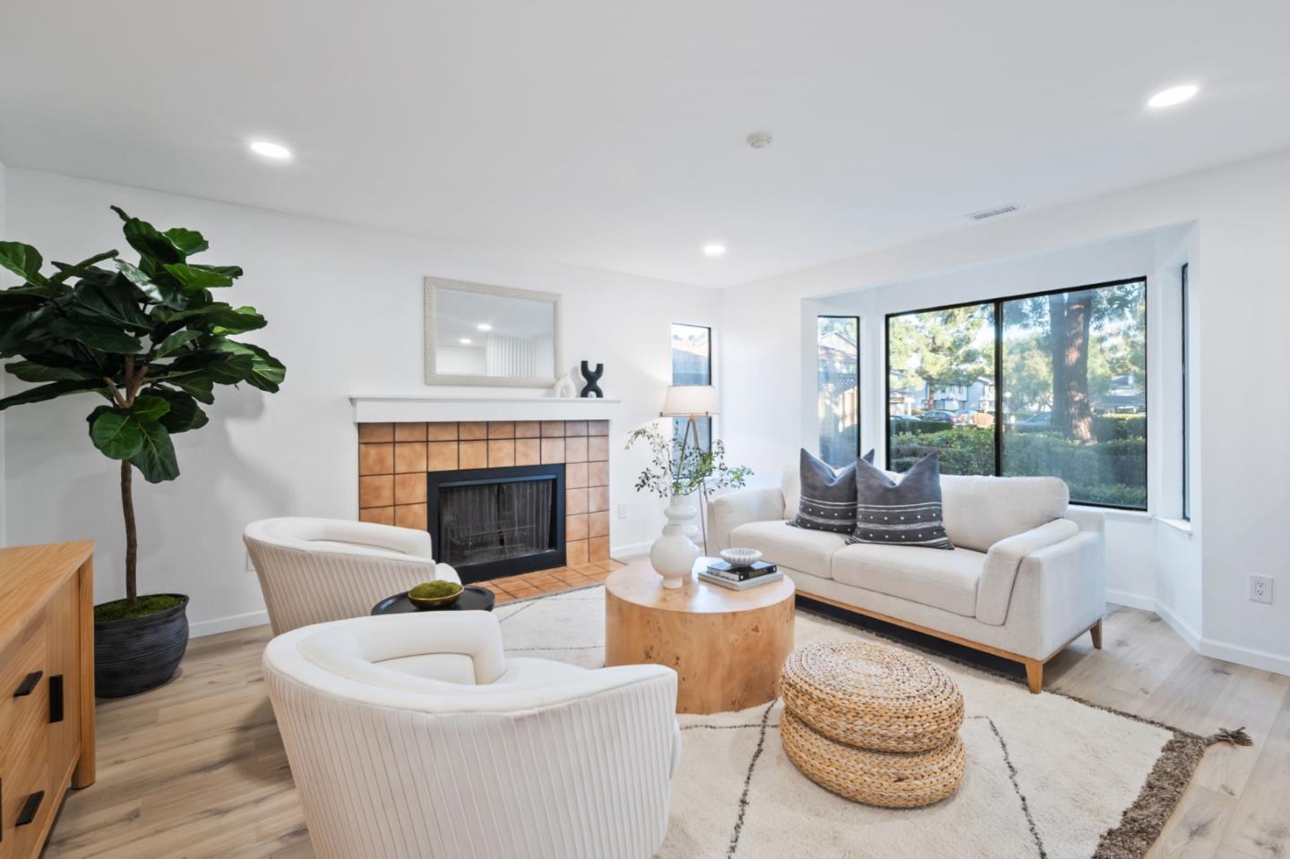 Detail Gallery Image 4 of 31 For 6163 Joaquin Murieta Ave #F,  Newark,  CA 94560 - 3 Beds | 2/1 Baths