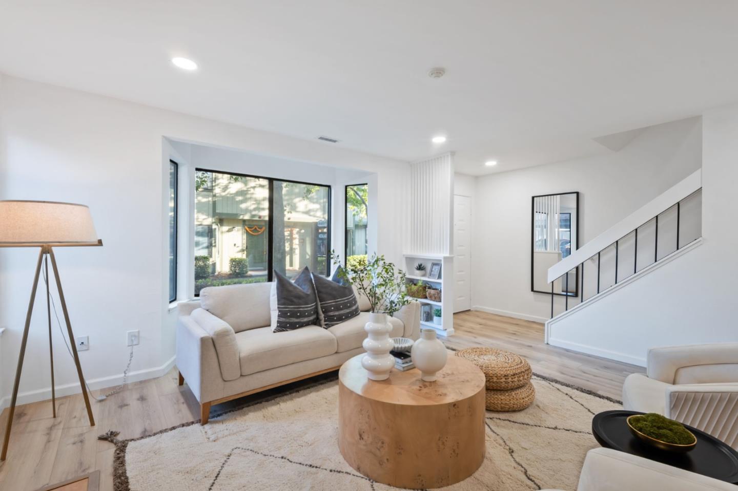 Detail Gallery Image 5 of 31 For 6163 Joaquin Murieta Ave #F,  Newark,  CA 94560 - 3 Beds | 2/1 Baths