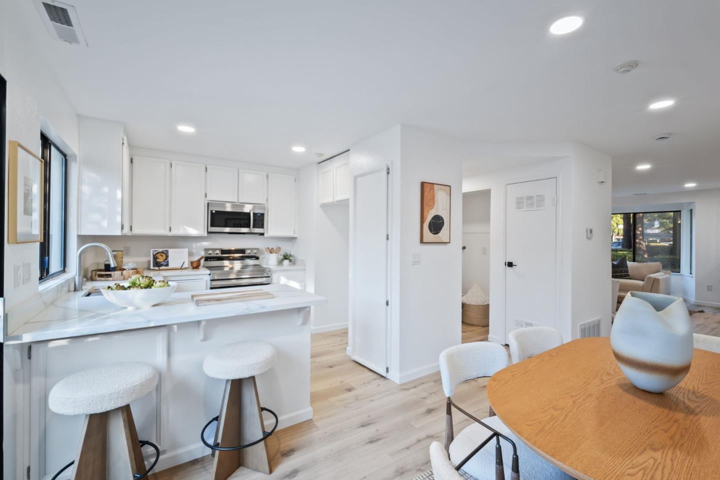 Detail Gallery Image 8 of 31 For 6163 Joaquin Murieta Ave #F,  Newark,  CA 94560 - 3 Beds | 2/1 Baths