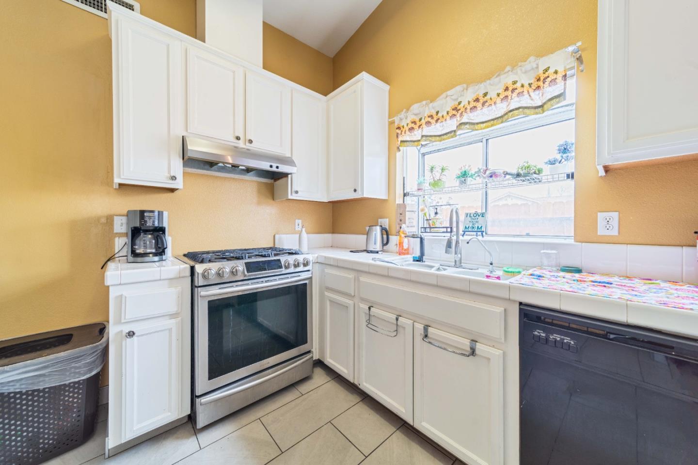 Detail Gallery Image 12 of 14 For 13714 Deleon Ave, Gustine,  CA 95322 - 4 Beds | 2 Baths