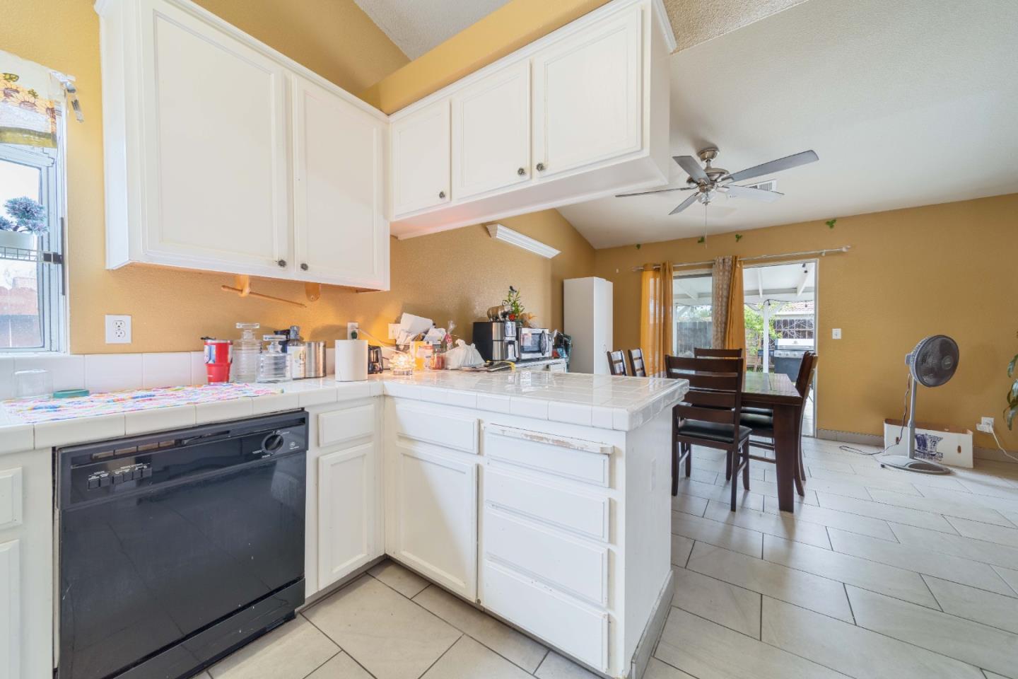 Detail Gallery Image 6 of 14 For 13714 Deleon Ave, Gustine,  CA 95322 - 4 Beds | 2 Baths