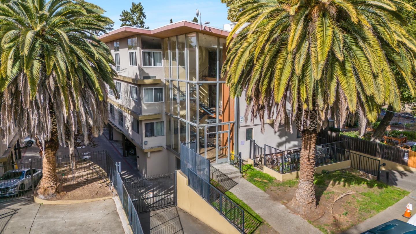 Detail Gallery Image 3 of 9 For 1777-1779 Woodland Ave, East Palo Alto,  CA 94303 - – Beds | – Baths