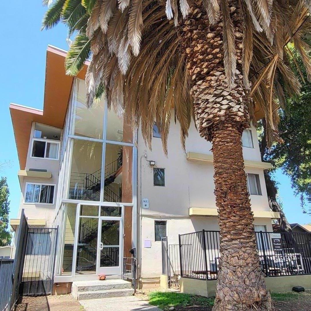 Detail Gallery Image 4 of 9 For 1777-1779 Woodland Ave, East Palo Alto,  CA 94303 - – Beds | – Baths