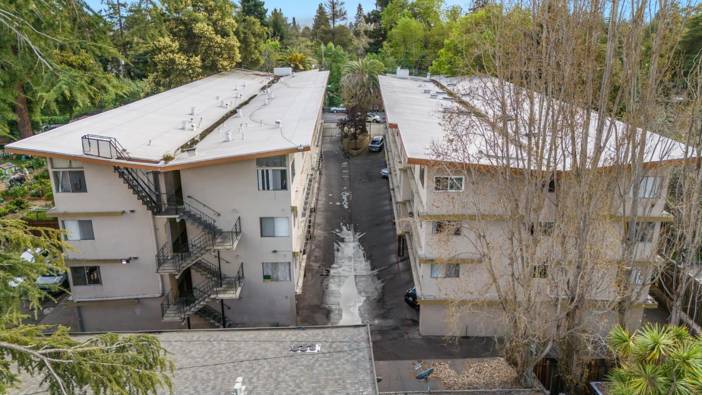 Detail Gallery Image 5 of 9 For 1777-1779 Woodland Ave, East Palo Alto,  CA 94303 - – Beds | – Baths