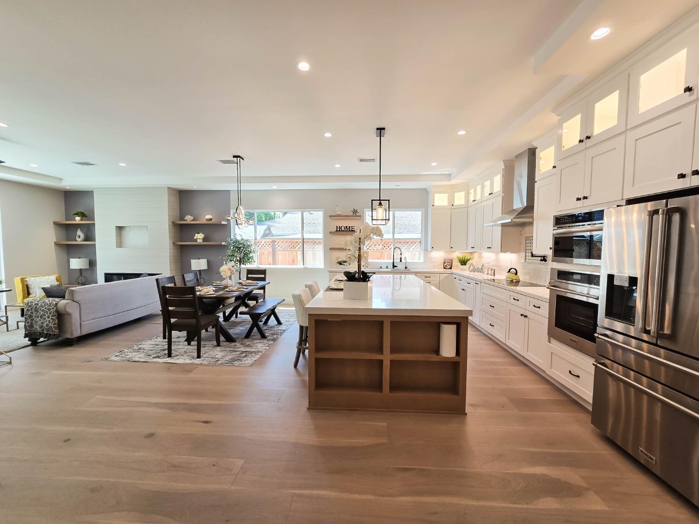 Detail Gallery Image 12 of 54 For 95 Centre St, Mountain View,  CA 94041 - 5 Beds | 4 Baths