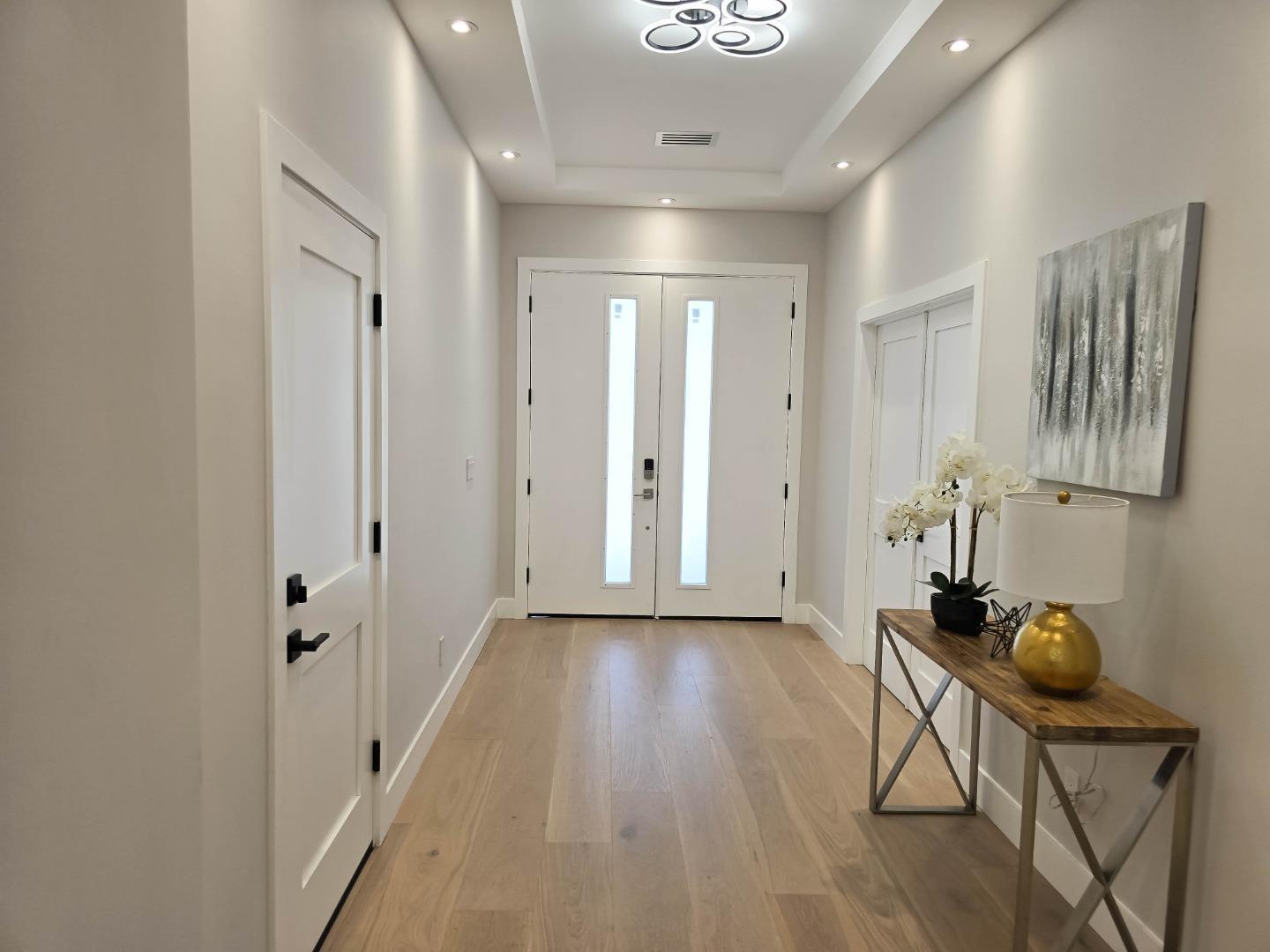 Detail Gallery Image 13 of 54 For 95 Centre St, Mountain View,  CA 94041 - 5 Beds | 4 Baths