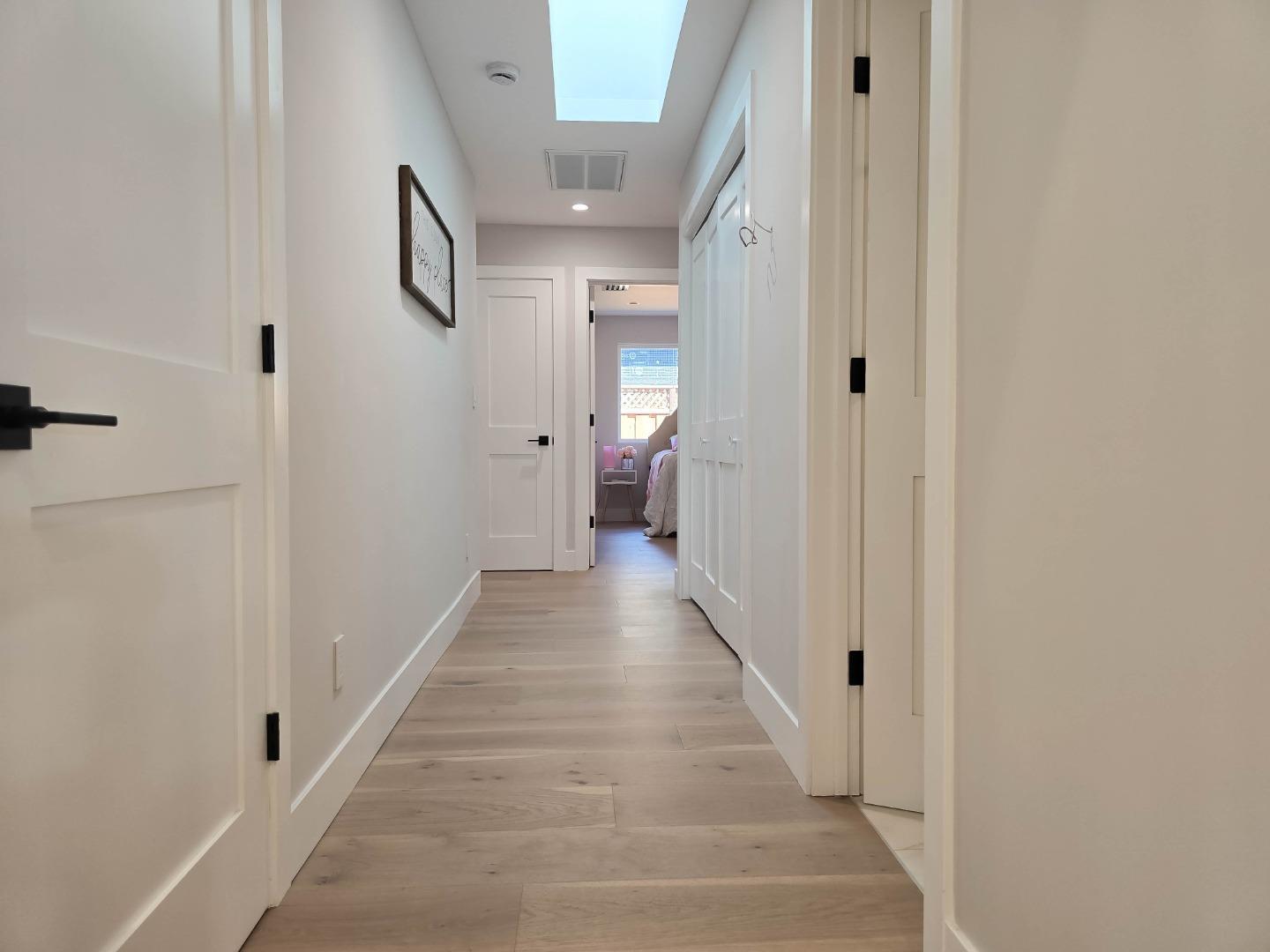 Detail Gallery Image 14 of 54 For 95 Centre St, Mountain View,  CA 94041 - 5 Beds | 4 Baths
