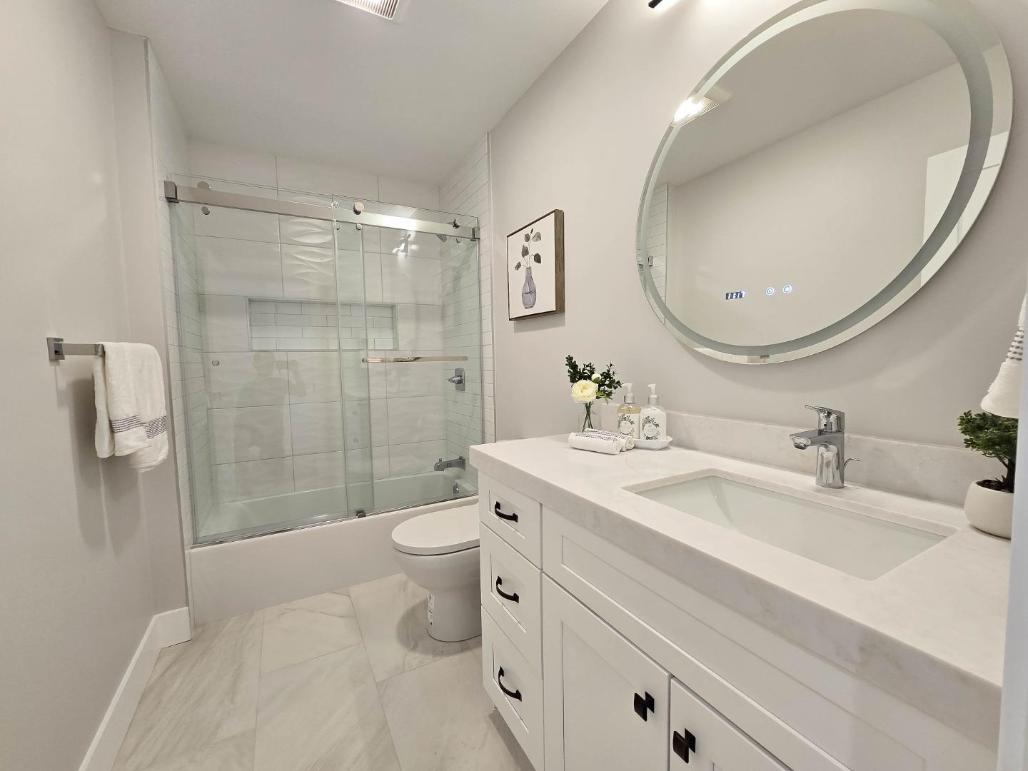 Detail Gallery Image 15 of 54 For 95 Centre St, Mountain View,  CA 94041 - 5 Beds | 4 Baths