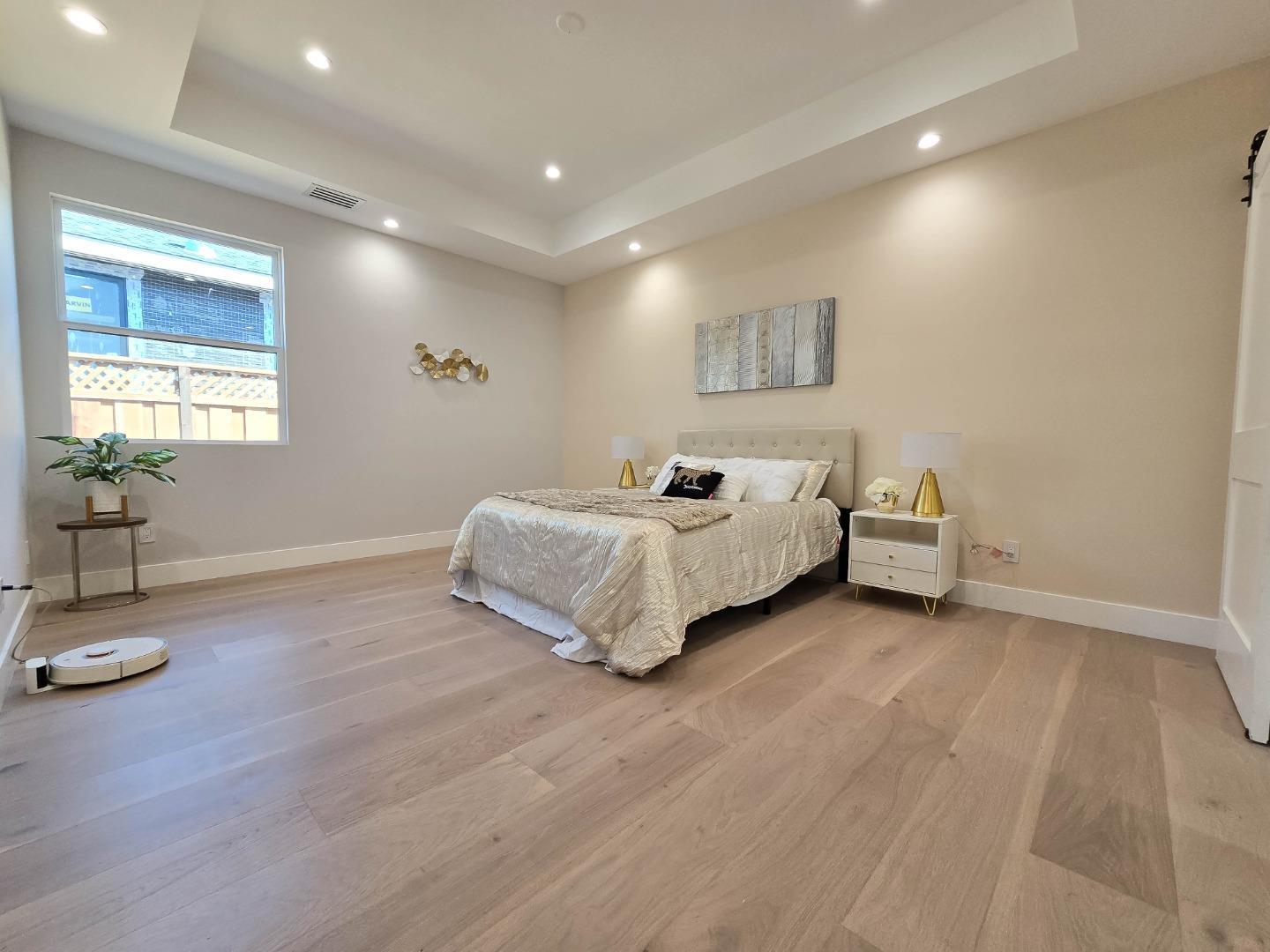 Detail Gallery Image 19 of 54 For 95 Centre St, Mountain View,  CA 94041 - 5 Beds | 4 Baths