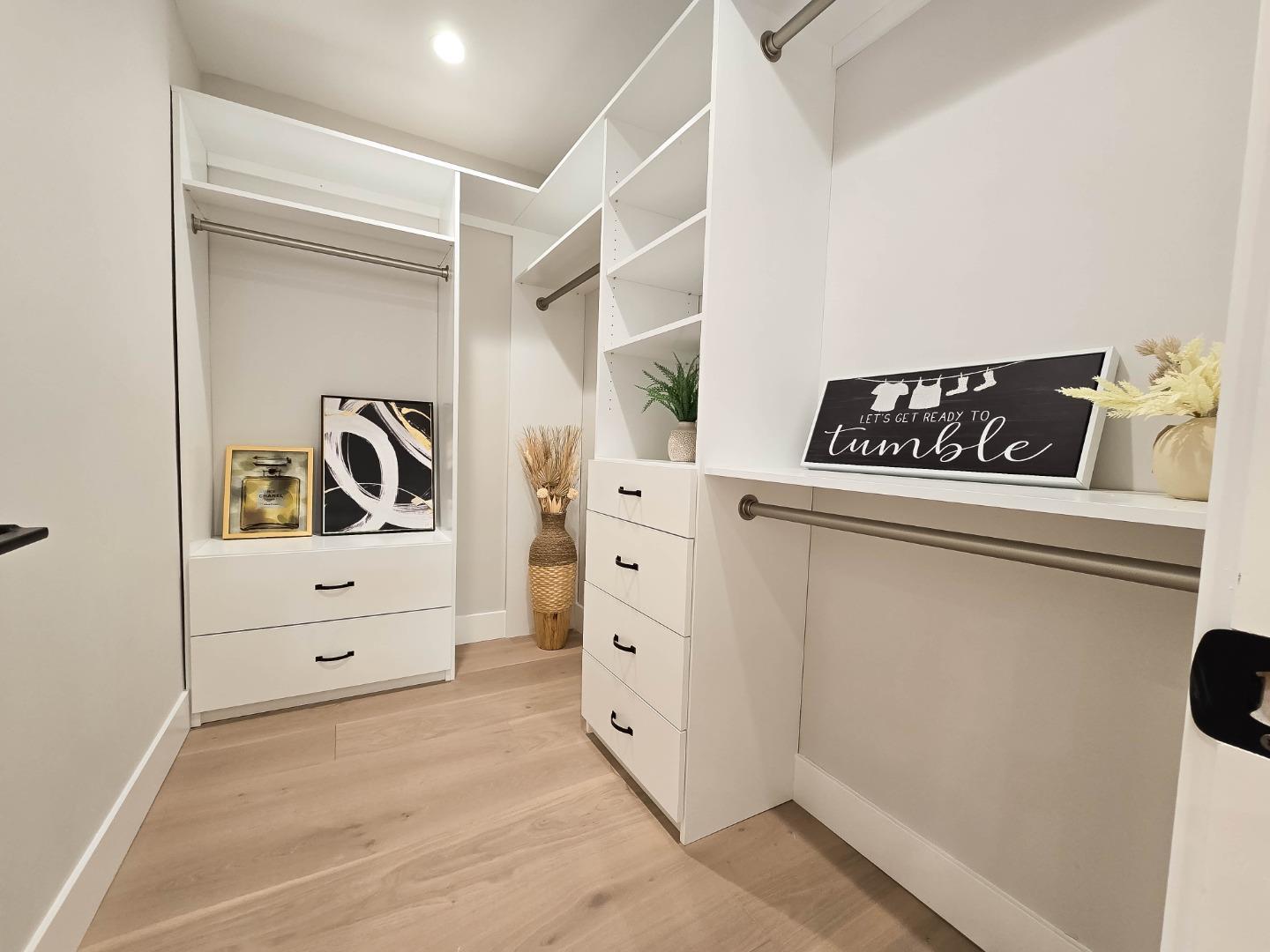 Detail Gallery Image 20 of 54 For 95 Centre St, Mountain View,  CA 94041 - 5 Beds | 4 Baths