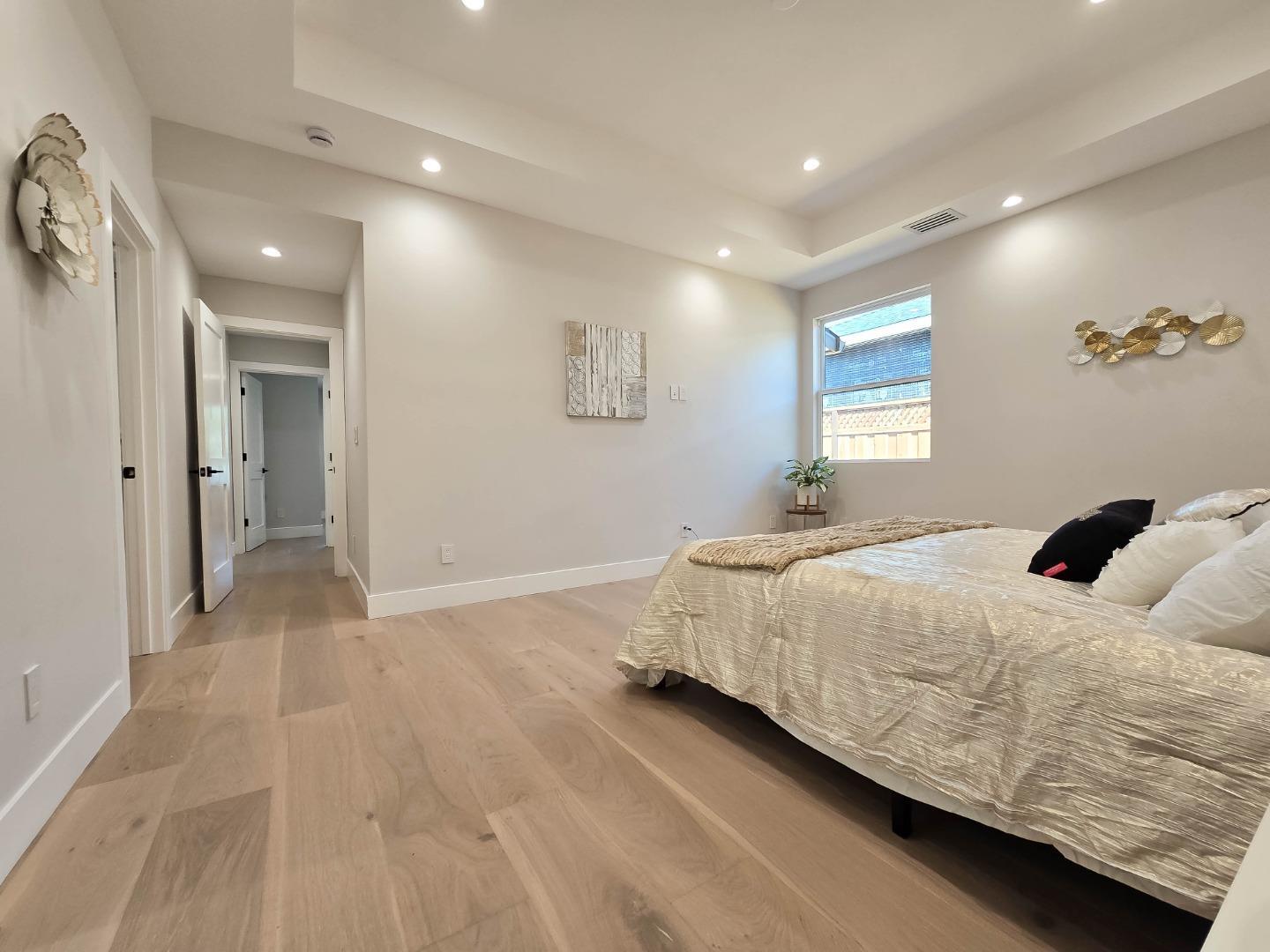 Detail Gallery Image 21 of 54 For 95 Centre St, Mountain View,  CA 94041 - 5 Beds | 4 Baths