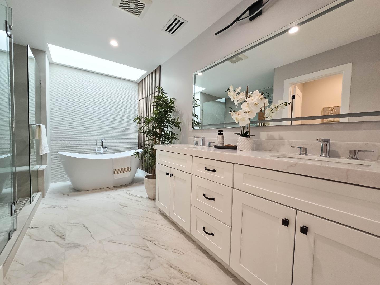 Detail Gallery Image 22 of 54 For 95 Centre St, Mountain View,  CA 94041 - 5 Beds | 4 Baths