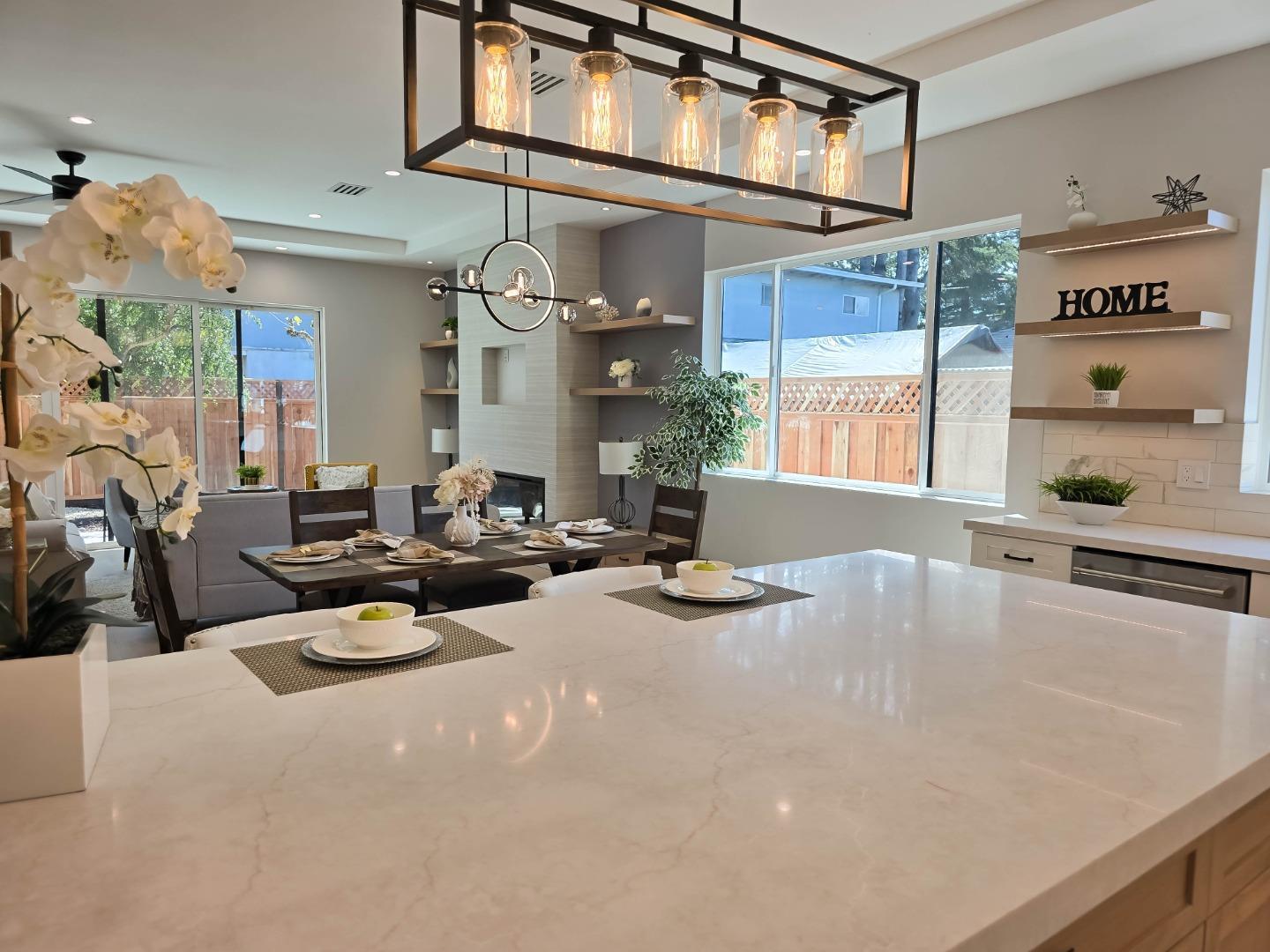 Detail Gallery Image 27 of 54 For 95 Centre St, Mountain View,  CA 94041 - 5 Beds | 4 Baths