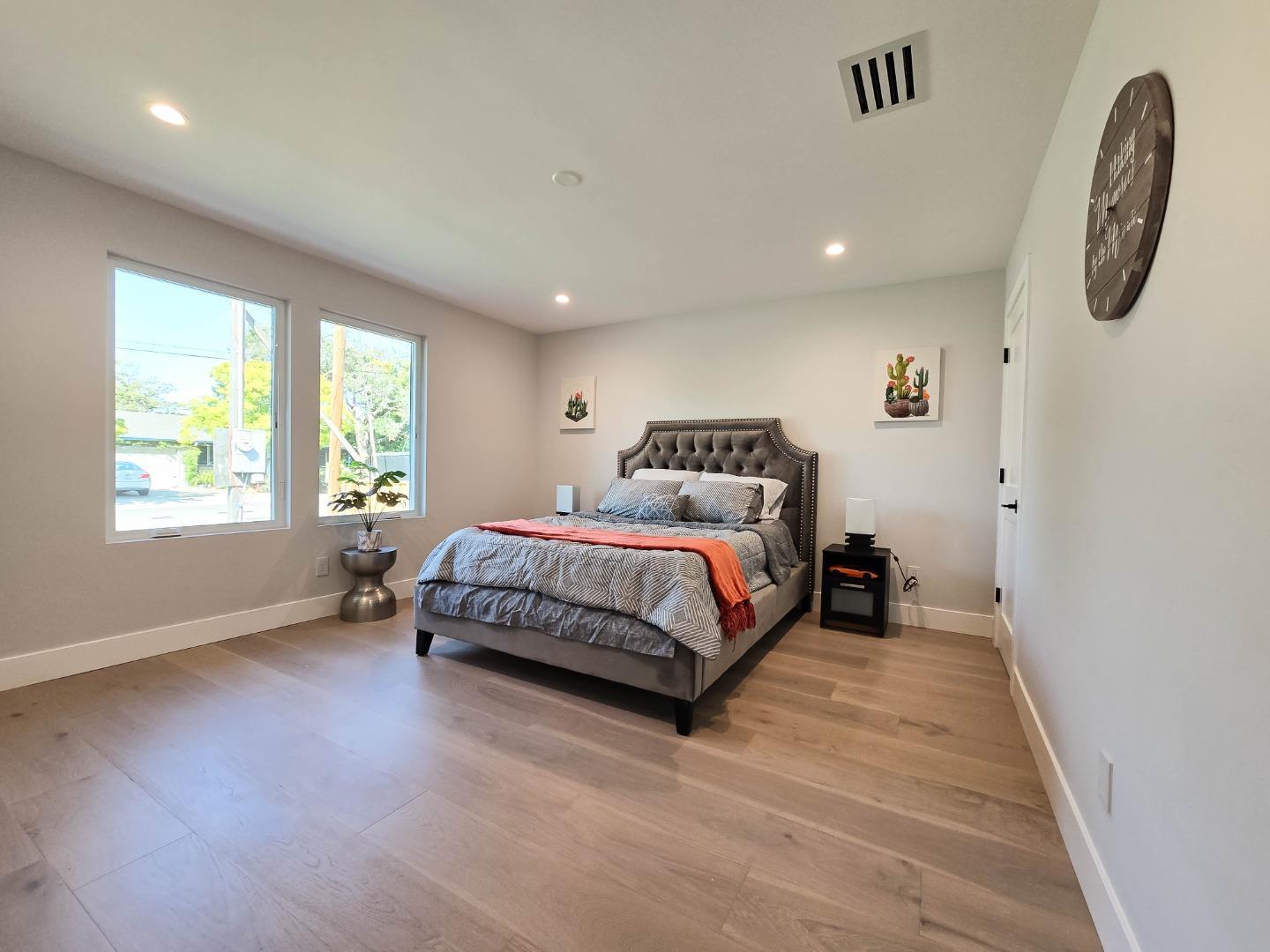Detail Gallery Image 30 of 54 For 95 Centre St, Mountain View,  CA 94041 - 5 Beds | 4 Baths