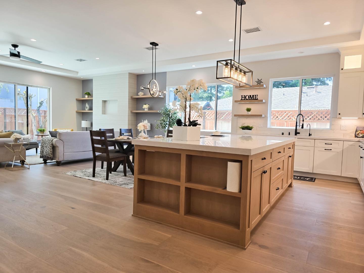 Detail Gallery Image 4 of 54 For 95 Centre St, Mountain View,  CA 94041 - 5 Beds | 4 Baths