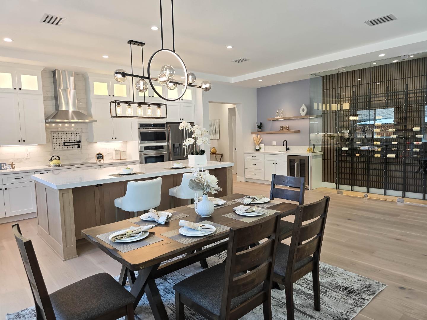 Detail Gallery Image 5 of 54 For 95 Centre St, Mountain View,  CA 94041 - 5 Beds | 4 Baths