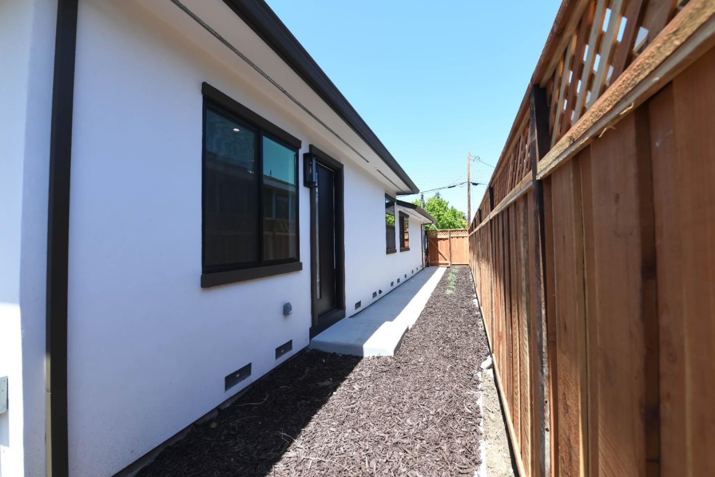 Detail Gallery Image 52 of 54 For 95 Centre St, Mountain View,  CA 94041 - 5 Beds | 4 Baths