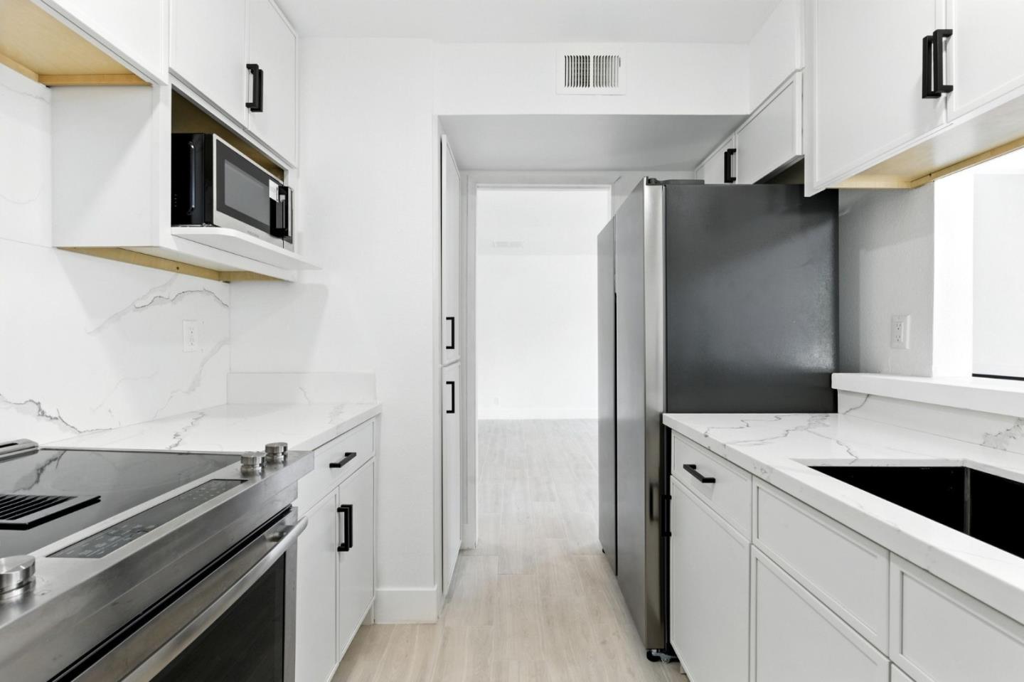 Detail Gallery Image 12 of 48 For 25 Bud Ct, Pleasant Hill,  CA 94523 - 2 Beds | 2/1 Baths