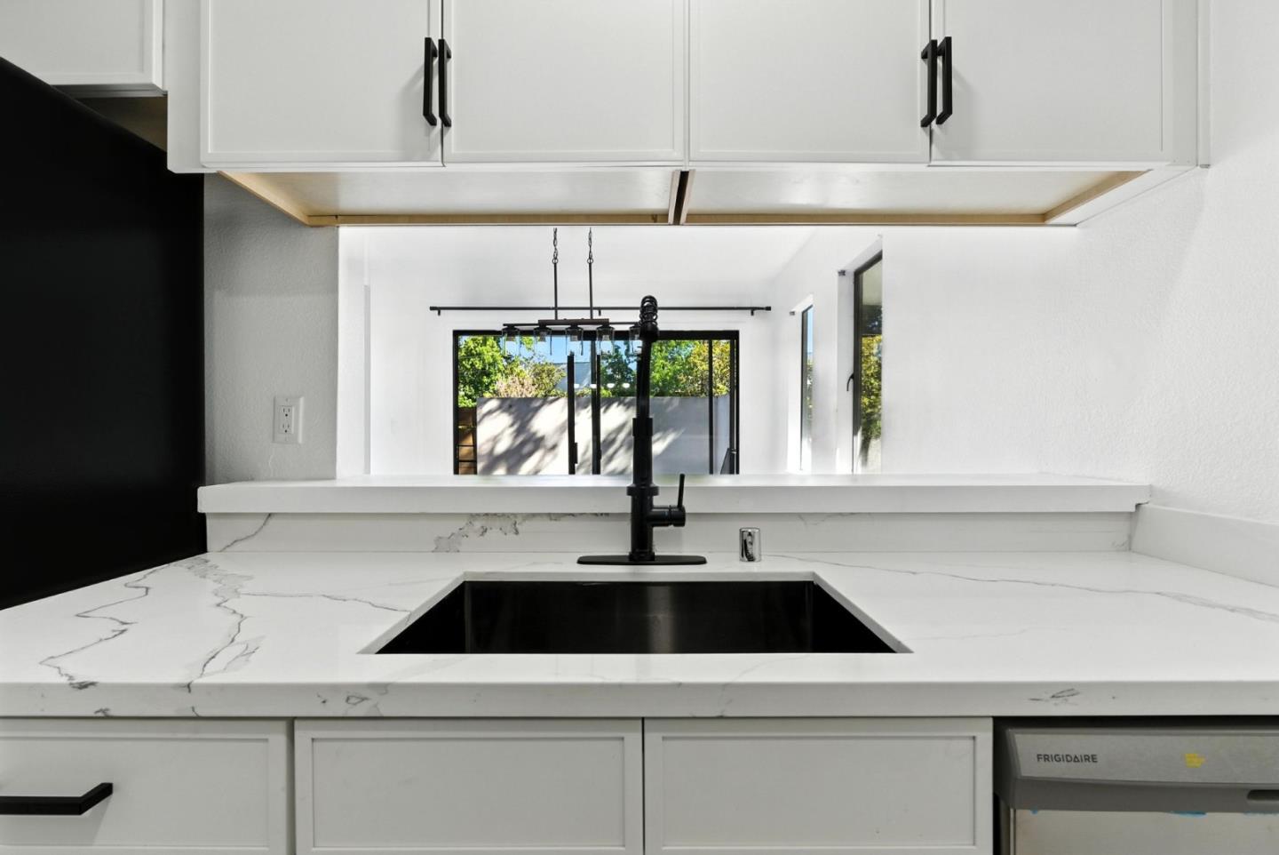 Detail Gallery Image 13 of 48 For 25 Bud Ct, Pleasant Hill,  CA 94523 - 2 Beds | 2/1 Baths