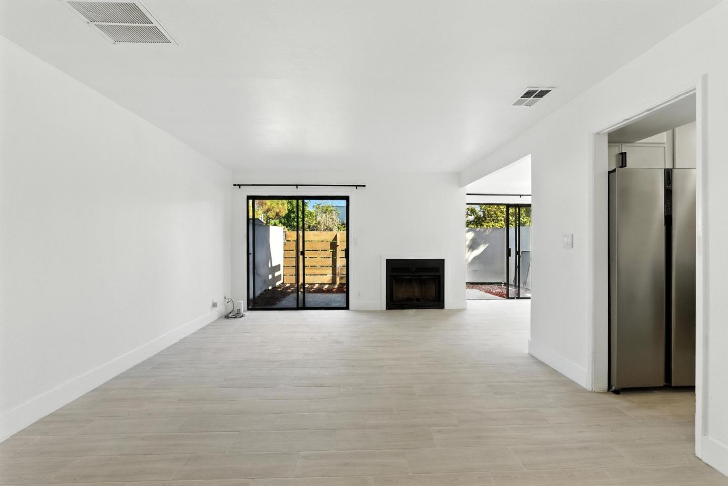Detail Gallery Image 2 of 48 For 25 Bud Ct, Pleasant Hill,  CA 94523 - 2 Beds | 2/1 Baths