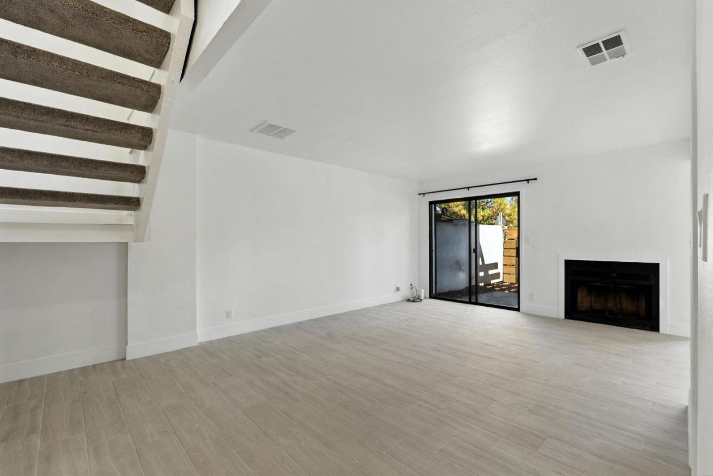 Detail Gallery Image 3 of 48 For 25 Bud Ct, Pleasant Hill,  CA 94523 - 2 Beds | 2/1 Baths