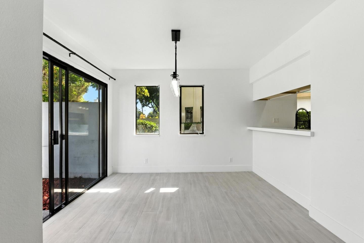Detail Gallery Image 9 of 48 For 25 Bud Ct, Pleasant Hill,  CA 94523 - 2 Beds | 2/1 Baths