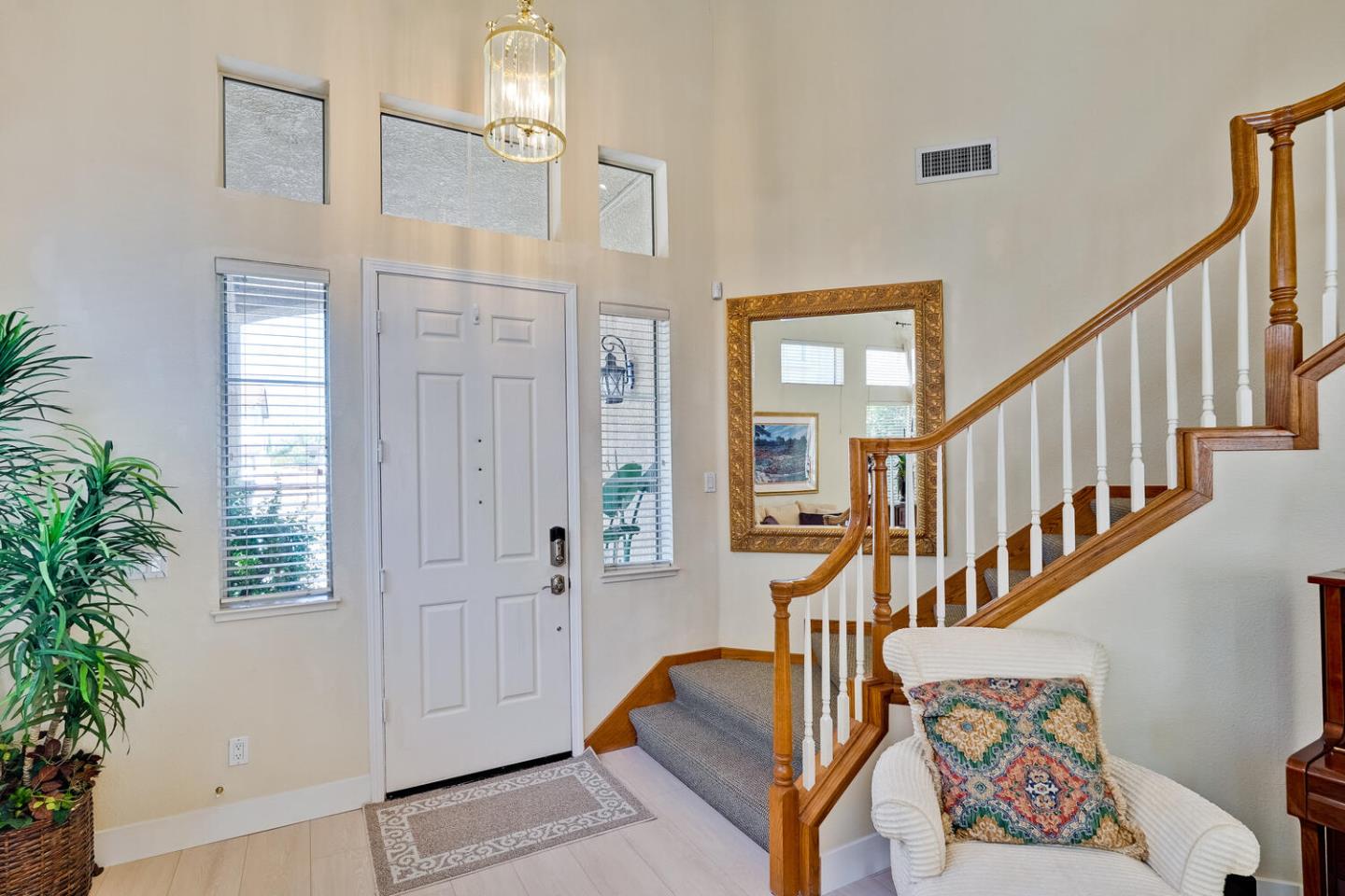 Detail Gallery Image 6 of 64 For 2128 Commodore Dr, San Jose,  CA 95133 - 5 Beds | 3 Baths