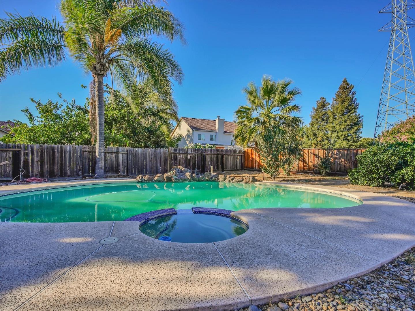 Detail Gallery Image 10 of 59 For 3706 Leilani Ln, Stockton,  CA 95206 - 4 Beds | 3 Baths