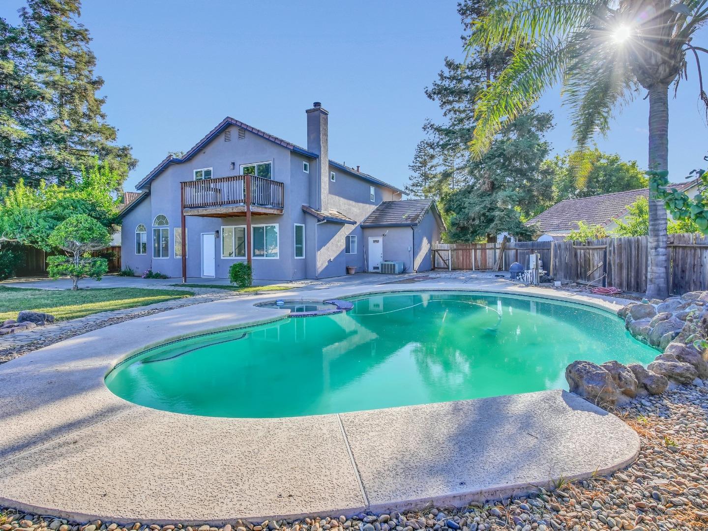 Detail Gallery Image 11 of 59 For 3706 Leilani Ln, Stockton,  CA 95206 - 4 Beds | 3 Baths