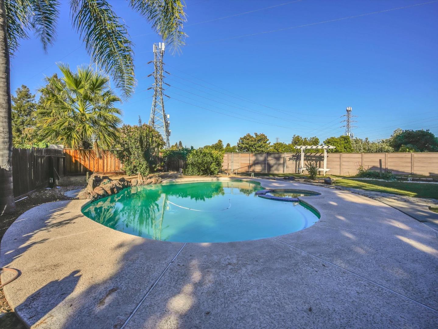 Detail Gallery Image 15 of 59 For 3706 Leilani Ln, Stockton,  CA 95206 - 4 Beds | 3 Baths