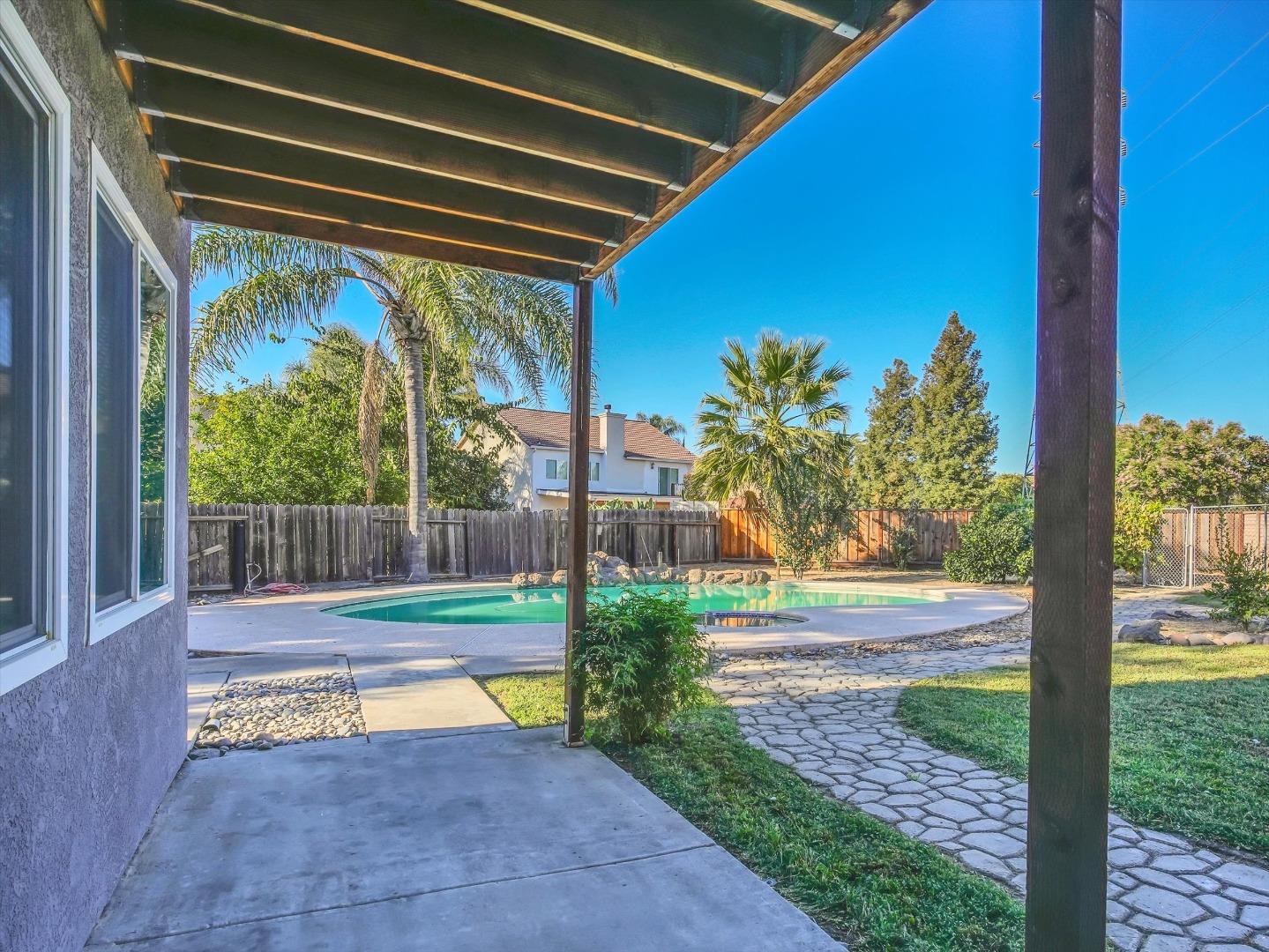 Detail Gallery Image 16 of 59 For 3706 Leilani Ln, Stockton,  CA 95206 - 4 Beds | 3 Baths