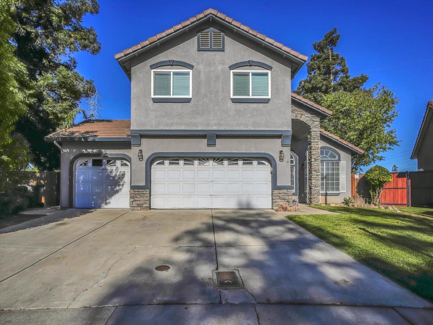 Detail Gallery Image 2 of 59 For 3706 Leilani Ln, Stockton,  CA 95206 - 4 Beds | 3 Baths