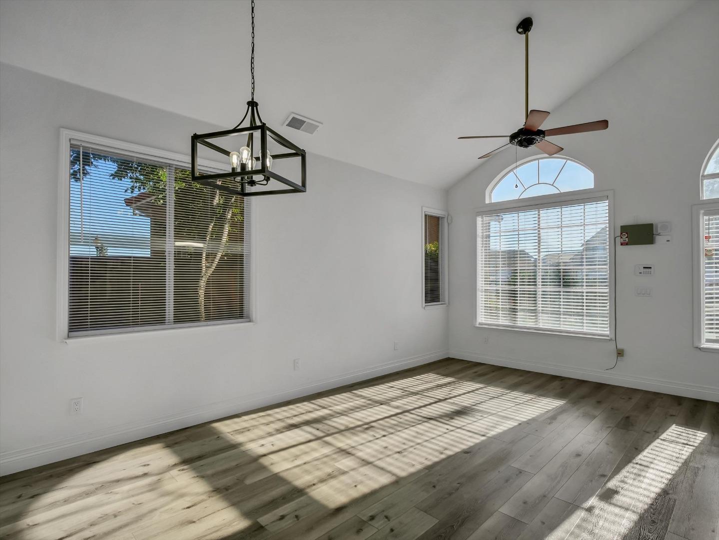 Detail Gallery Image 21 of 59 For 3706 Leilani Ln, Stockton,  CA 95206 - 4 Beds | 3 Baths