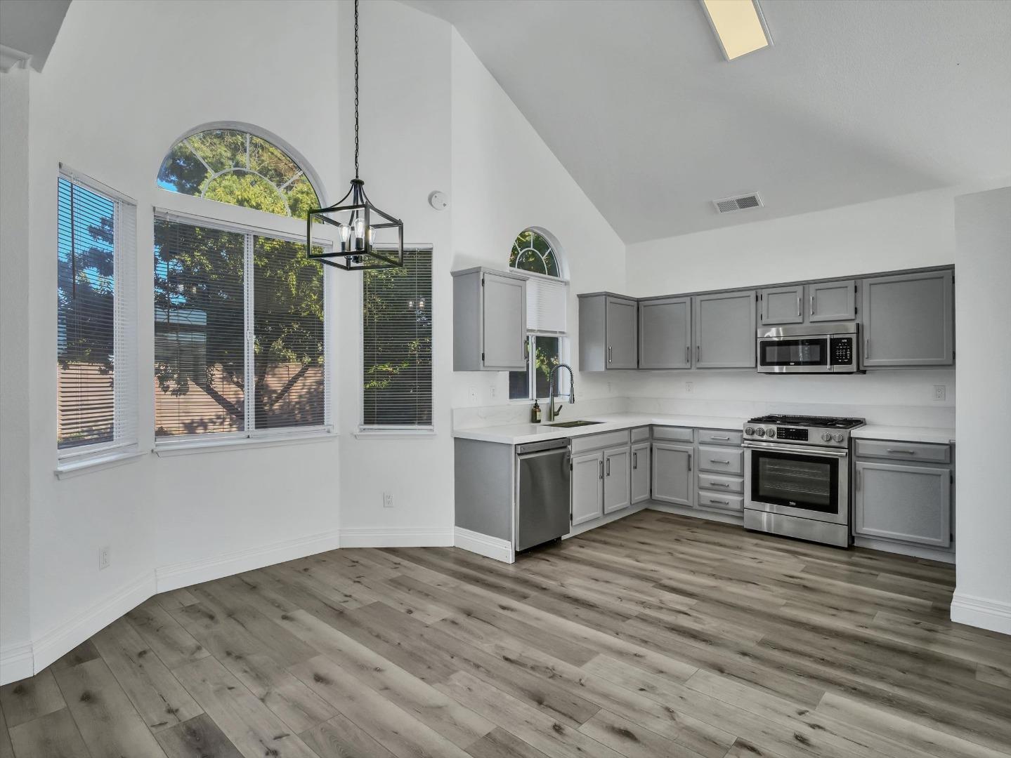 Detail Gallery Image 23 of 59 For 3706 Leilani Ln, Stockton,  CA 95206 - 4 Beds | 3 Baths