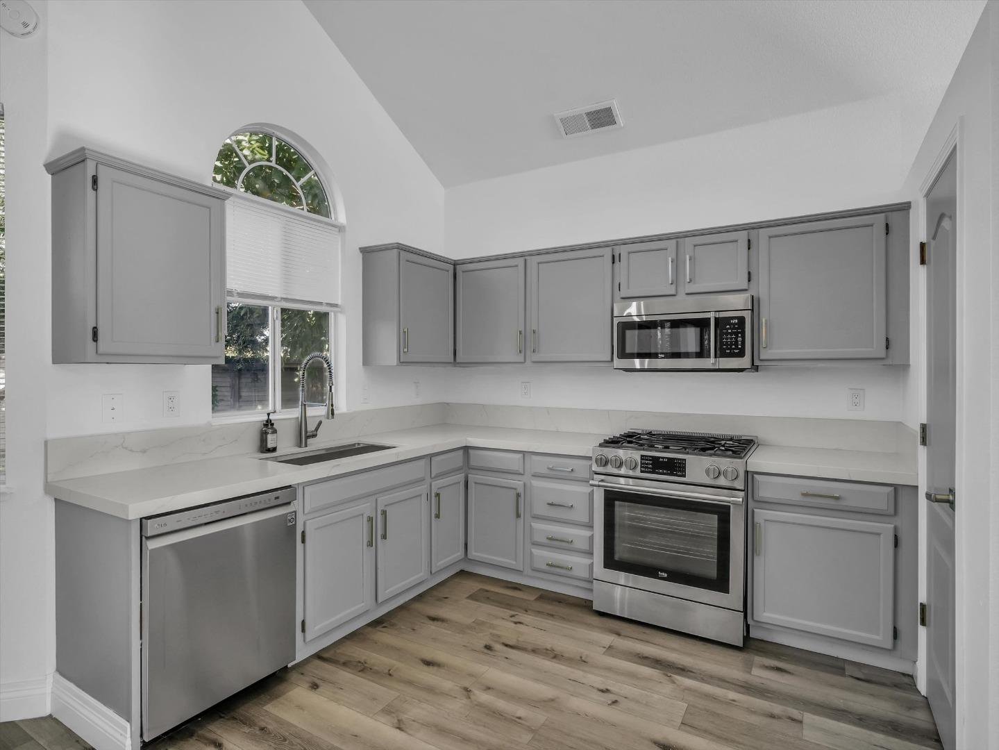 Detail Gallery Image 24 of 59 For 3706 Leilani Ln, Stockton,  CA 95206 - 4 Beds | 3 Baths