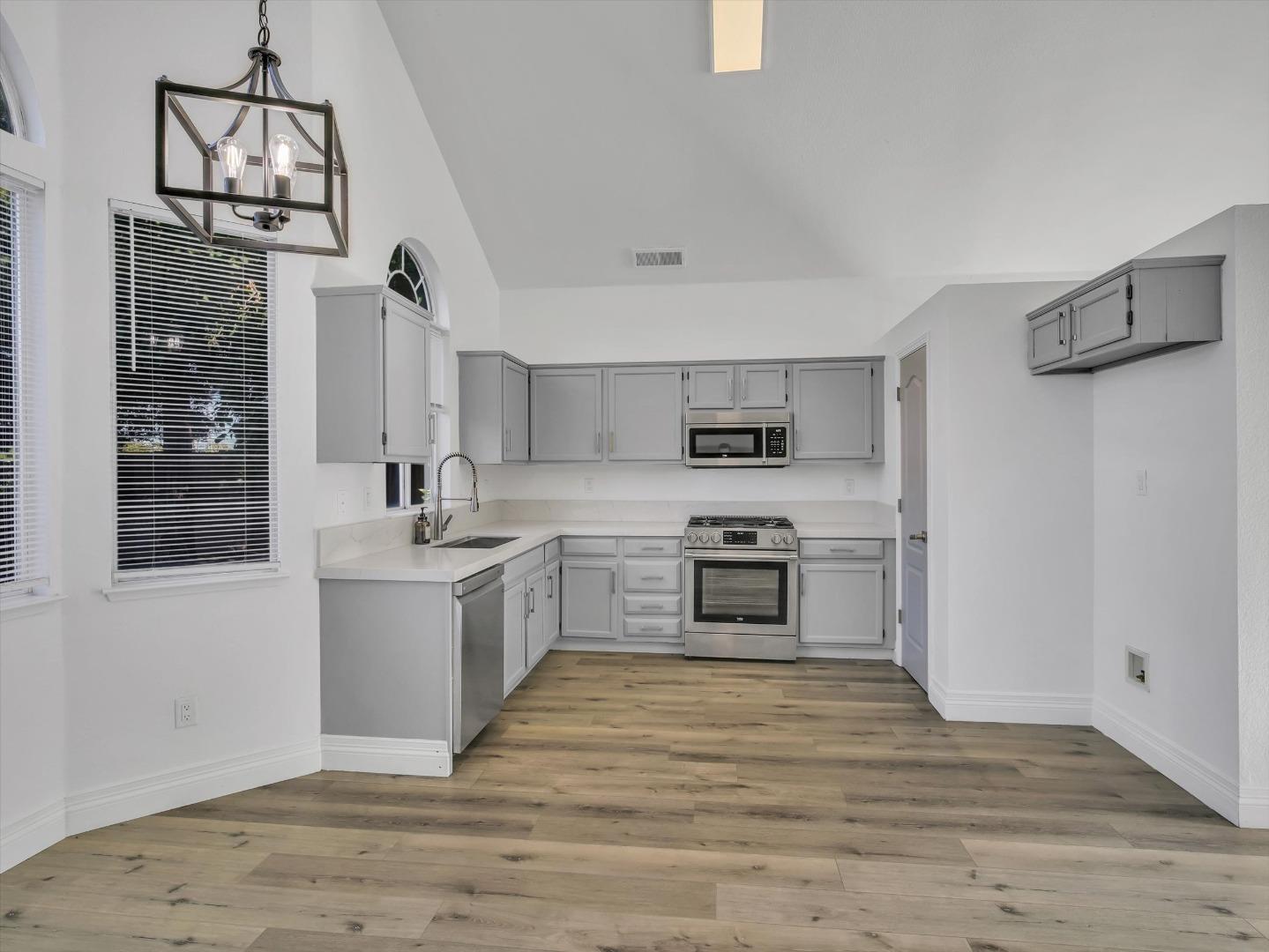 Detail Gallery Image 26 of 59 For 3706 Leilani Ln, Stockton,  CA 95206 - 4 Beds | 3 Baths