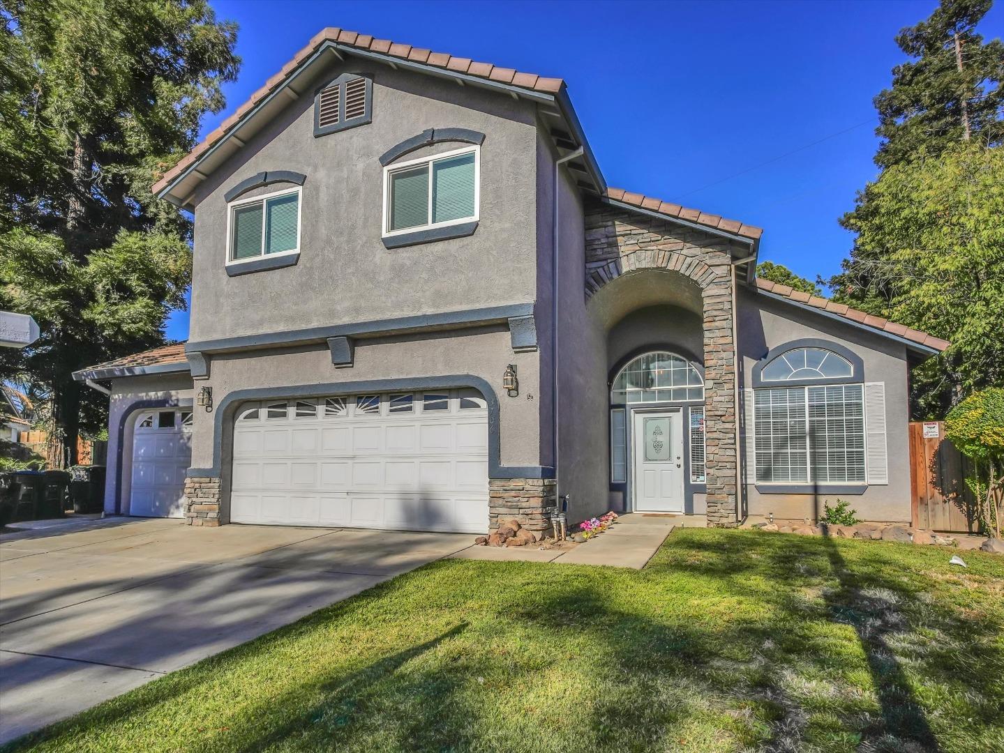 Detail Gallery Image 3 of 59 For 3706 Leilani Ln, Stockton,  CA 95206 - 4 Beds | 3 Baths
