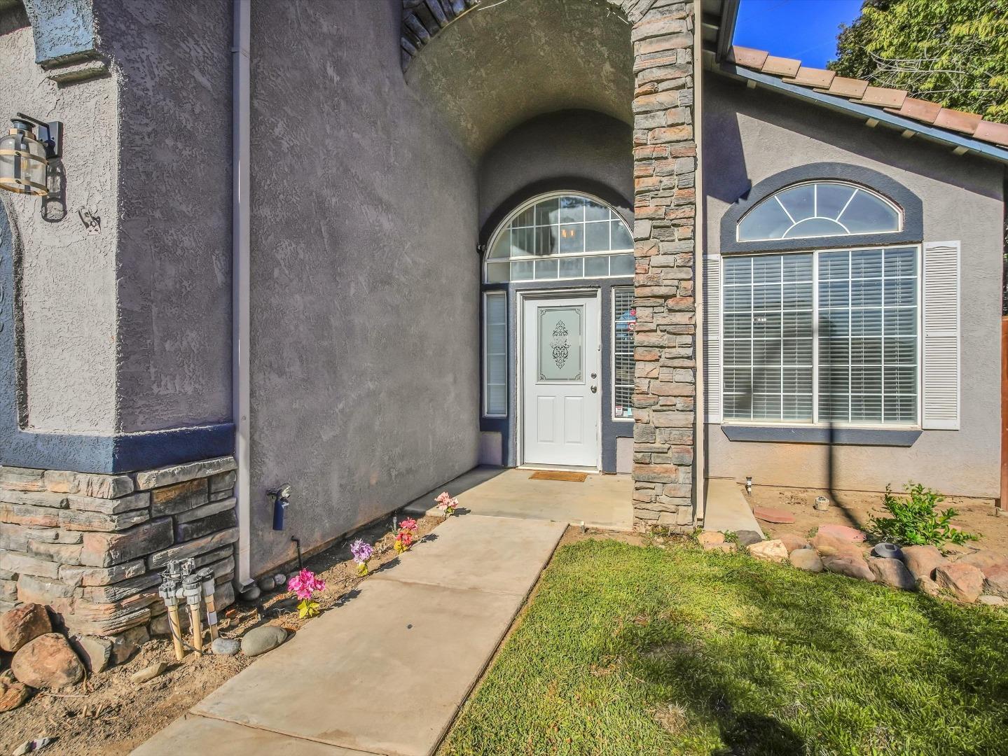Detail Gallery Image 7 of 59 For 3706 Leilani Ln, Stockton,  CA 95206 - 4 Beds | 3 Baths