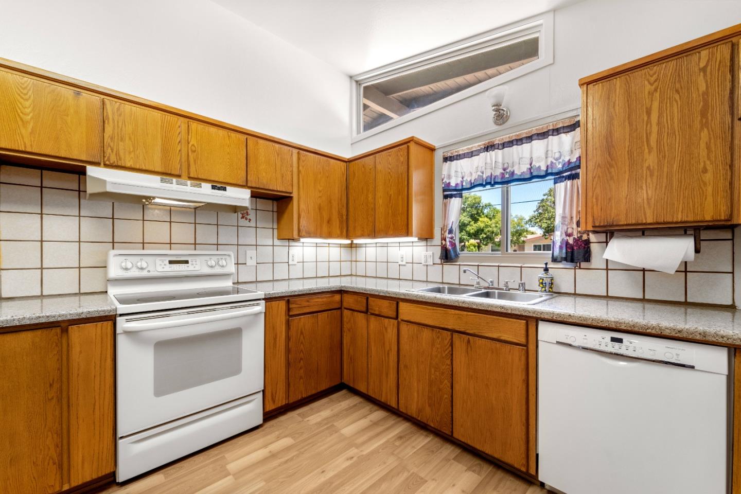 Detail Gallery Image 6 of 35 For 1115 N P St, Livermore,  CA 94551 - 3 Beds | 2 Baths