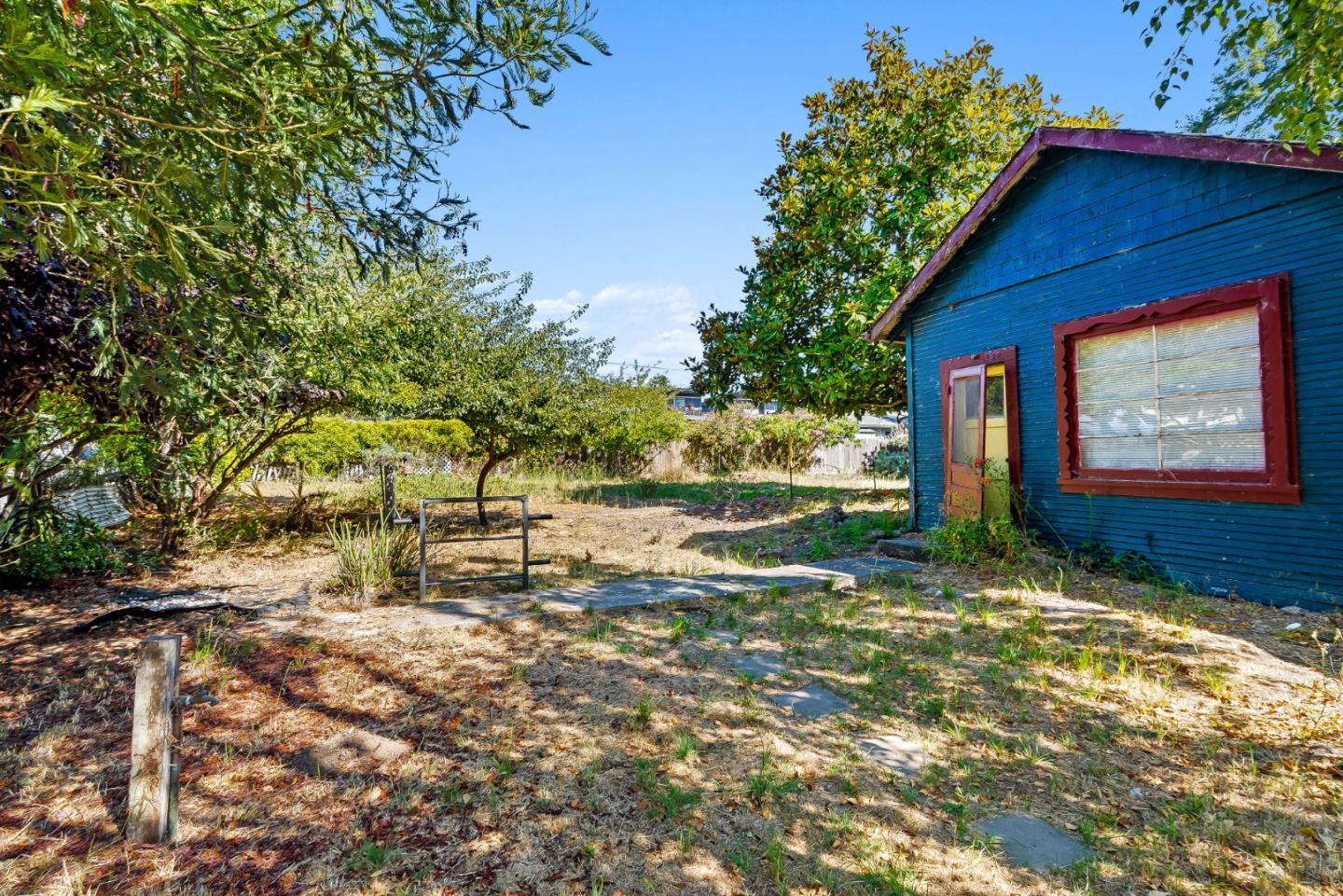 Detail Gallery Image 15 of 48 For 1430 Merrill St, Santa Cruz,  CA 95062 - – Beds | – Baths