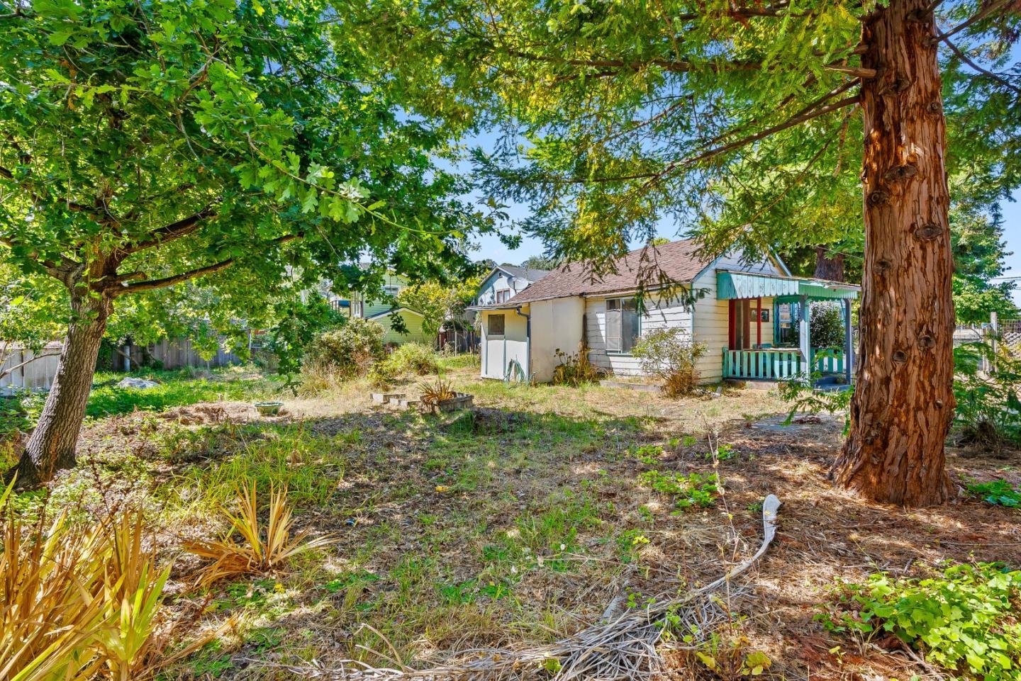 Detail Gallery Image 12 of 36 For 1430 Merrill St, Santa Cruz,  CA 95062 - – Beds | – Baths