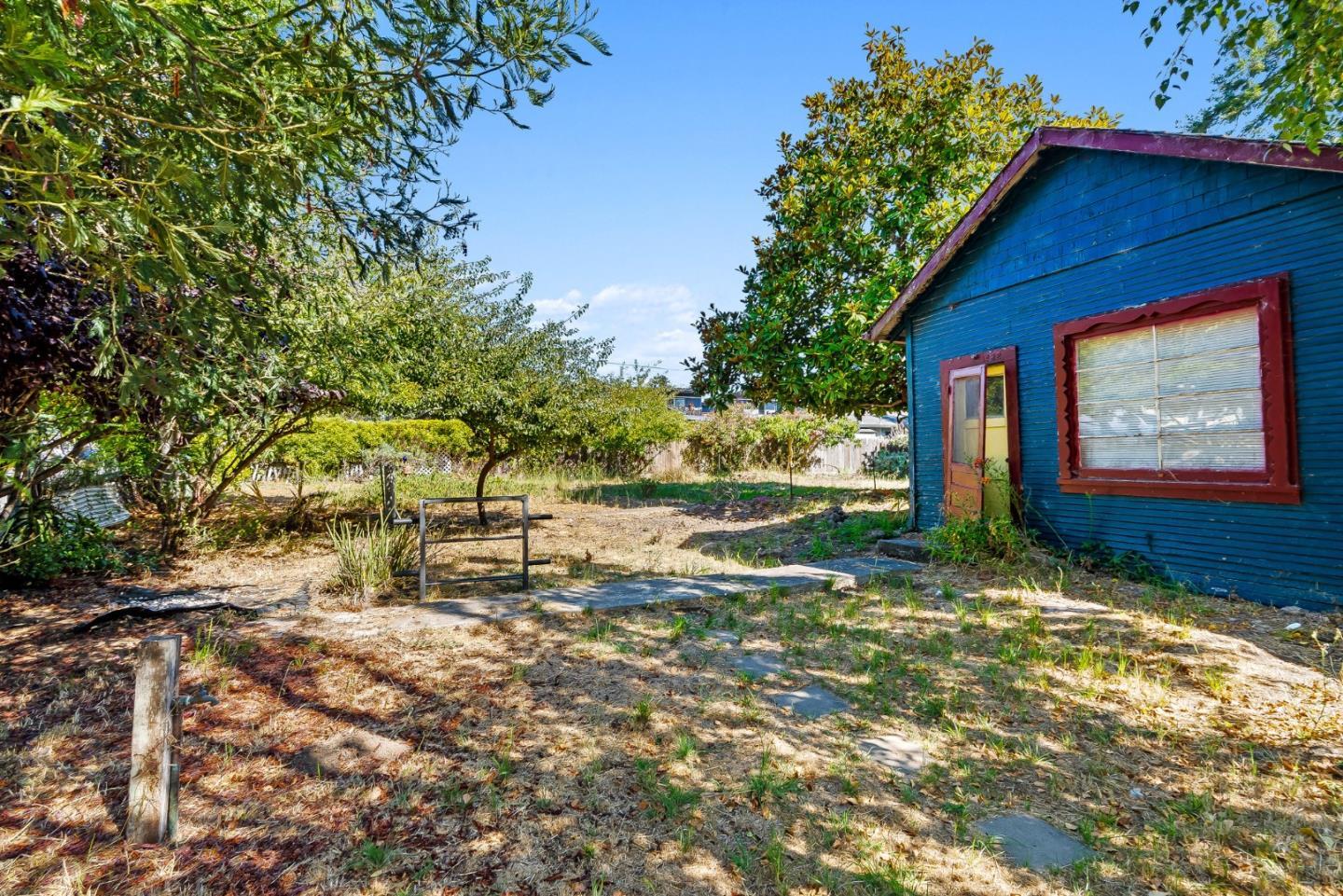 Detail Gallery Image 15 of 36 For 1430 Merrill St, Santa Cruz,  CA 95062 - – Beds | – Baths