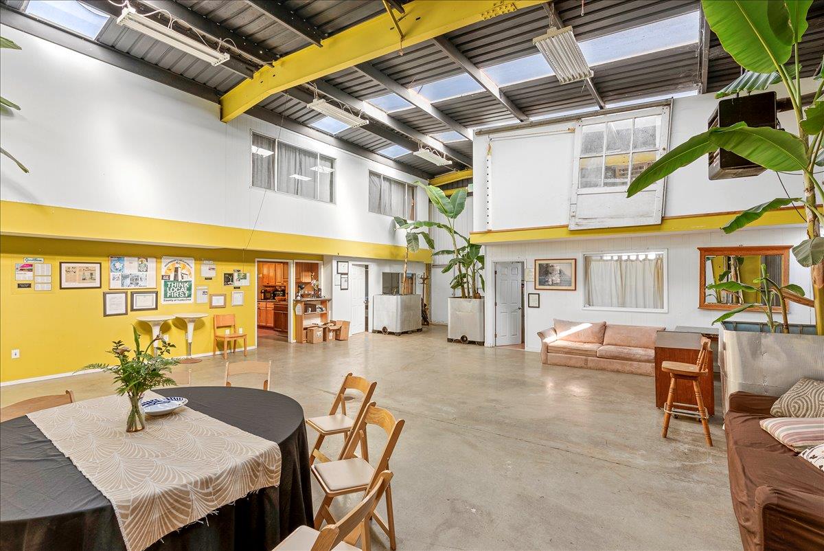 Detail Gallery Image 18 of 68 For 371 Calabasas Rd, Watsonville,  CA 95076 - 5 Beds | 2/1 Baths
