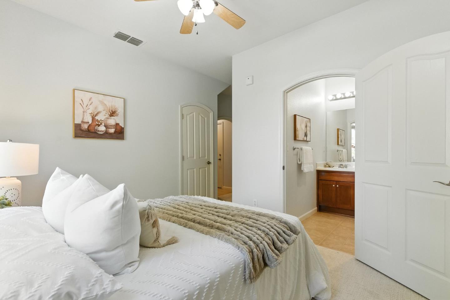 Detail Gallery Image 17 of 39 For 211 Peppermint Tree Ter #1,  Sunnyvale,  CA 94086 - 3 Beds | 3/1 Baths