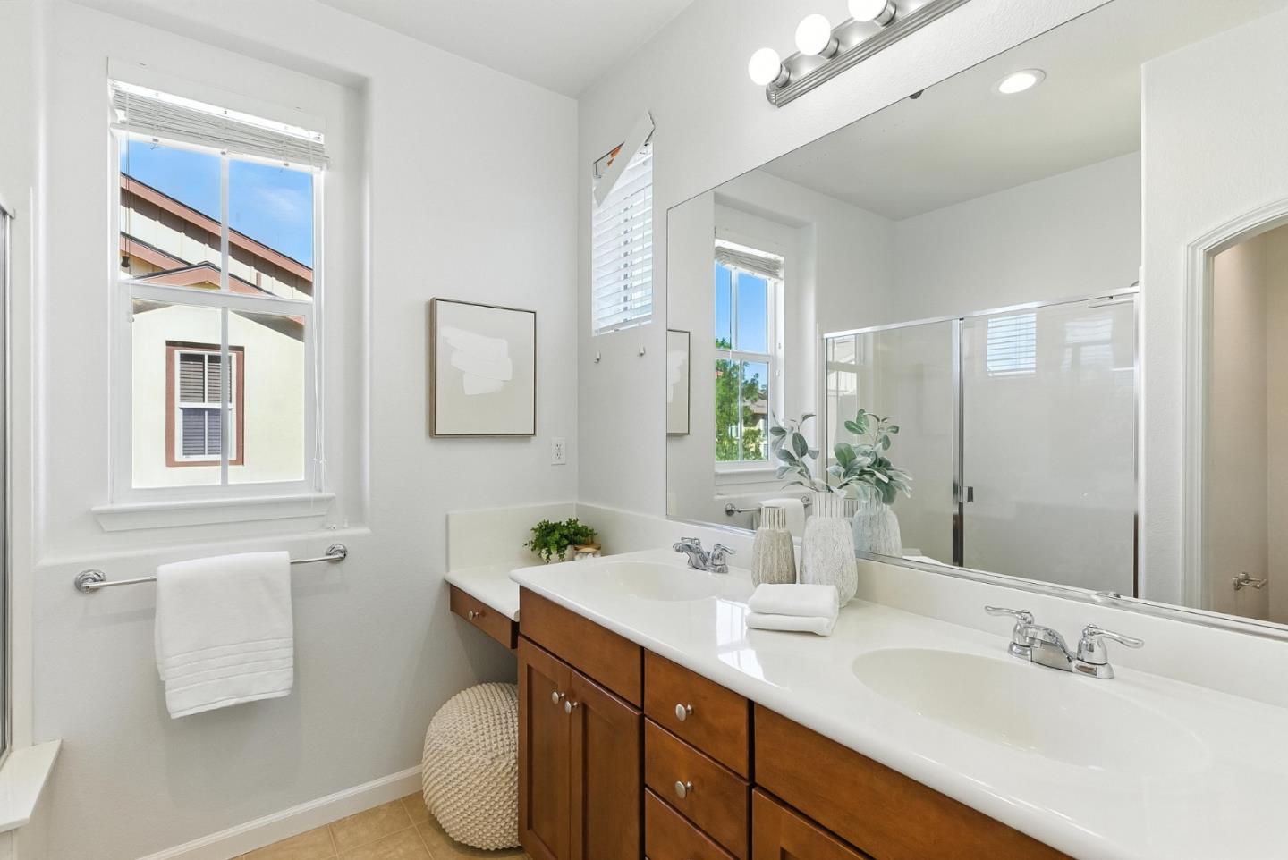 Detail Gallery Image 18 of 39 For 211 Peppermint Tree Ter #1,  Sunnyvale,  CA 94086 - 3 Beds | 3/1 Baths