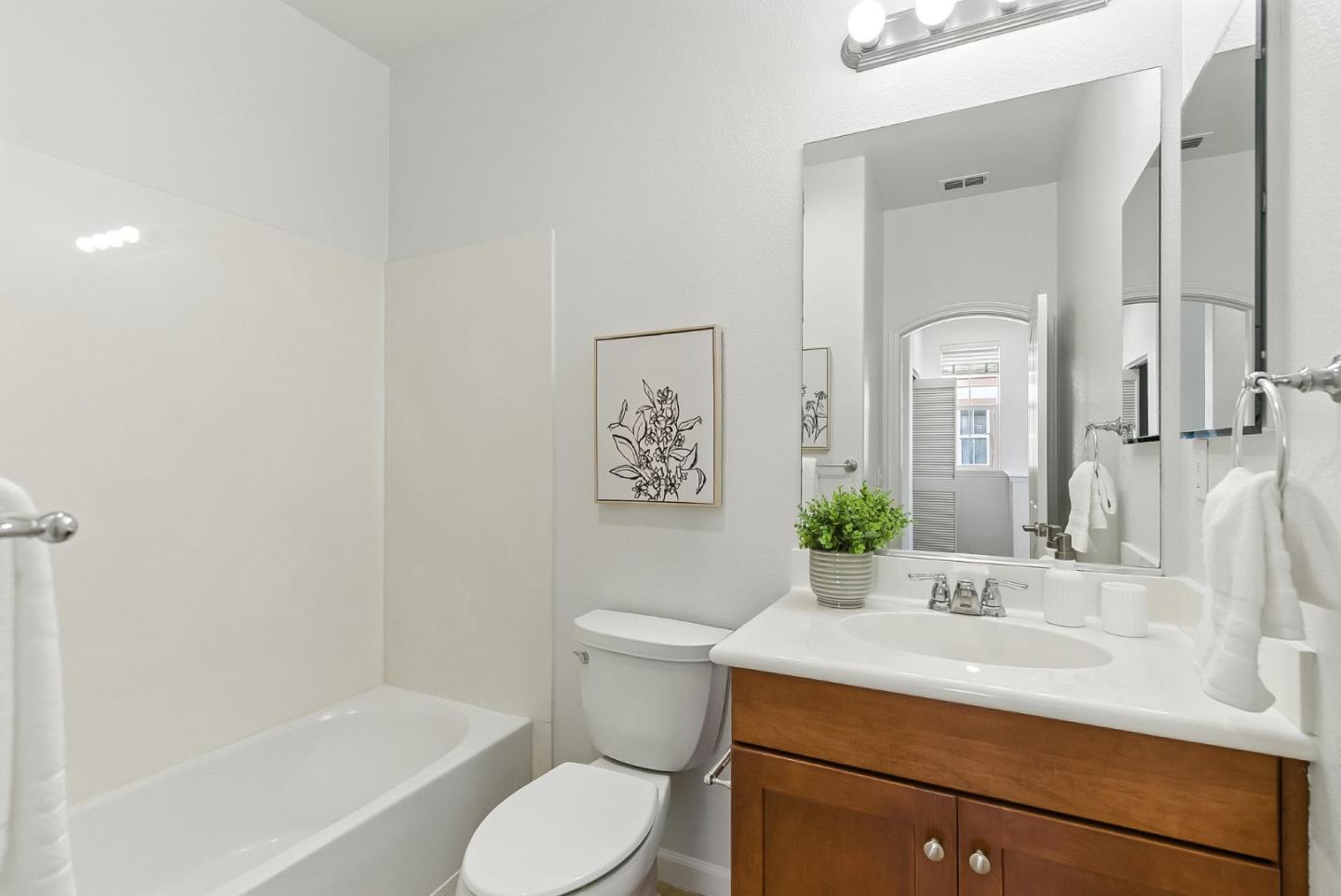Detail Gallery Image 22 of 39 For 211 Peppermint Tree Ter #1,  Sunnyvale,  CA 94086 - 3 Beds | 3/1 Baths